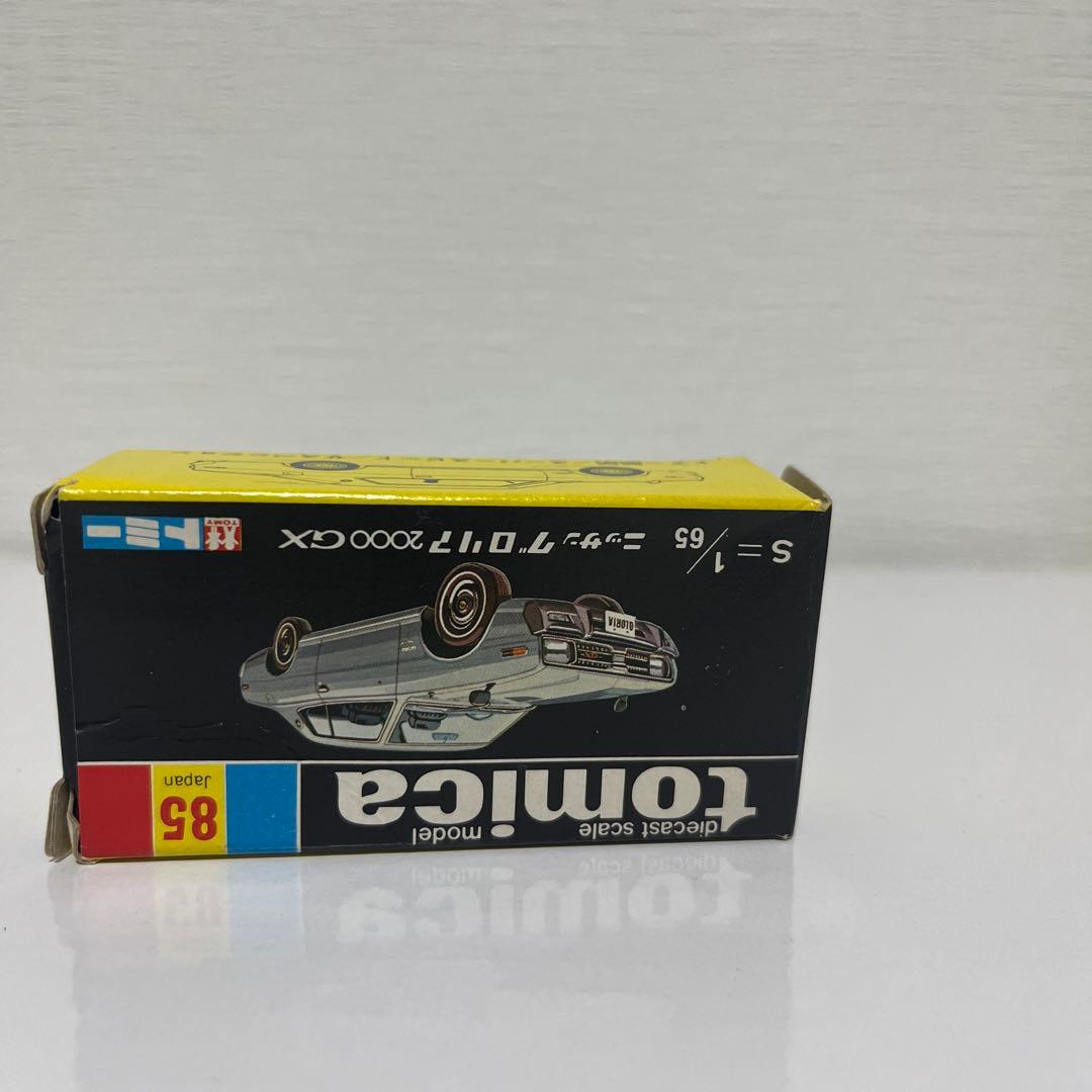 黒箱トミカ 85 Nissan Gloria 2000 1/65