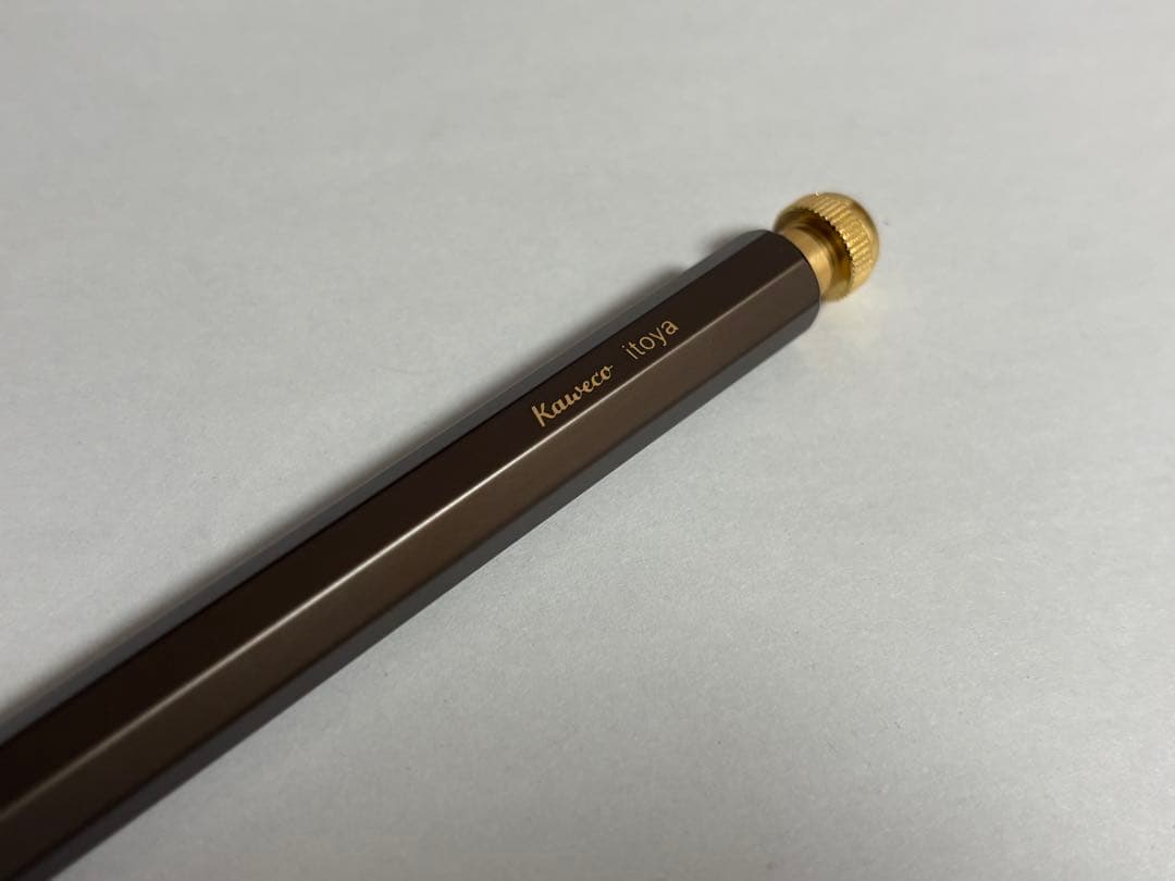 伊東屋限定カヴェコ　オリーブブラウン　カヴェコスペシャルペンシル　0.5mm