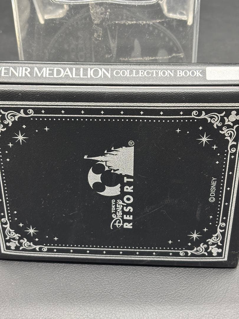 2017東京ディズニー】ミッキーマウス メダリオン 収集コレクション ブック