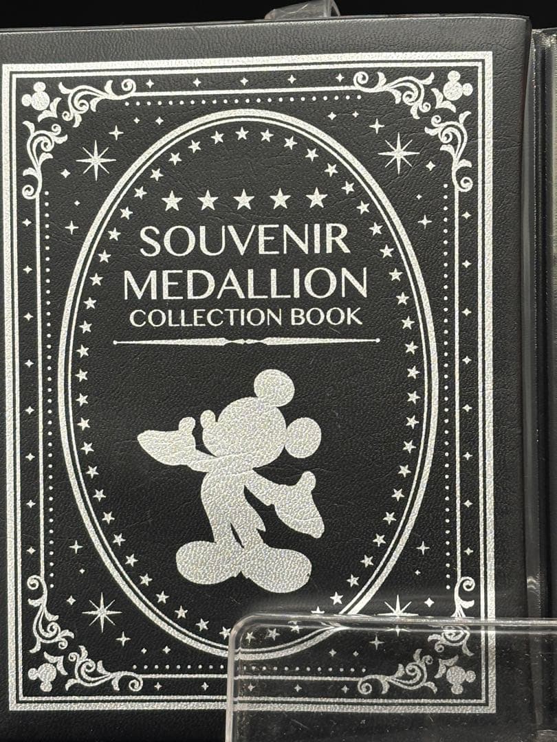 2017東京ディズニー】ミッキーマウス メダリオン 収集コレクション ブック