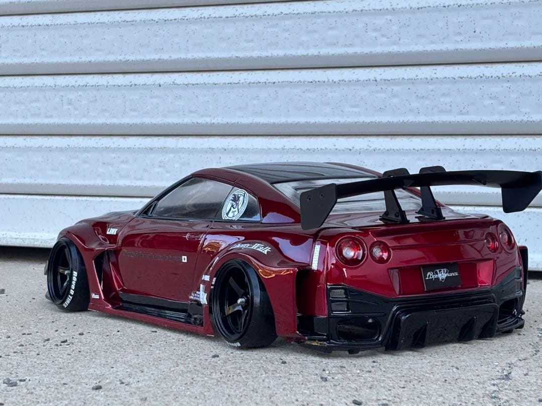 ラジコンボディ TETSUJIN R35 GT-R リバティーウォーク 塗装済
