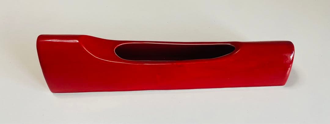 美しい鮮明な色彩　草月花器　洗練されたデザインが特徴