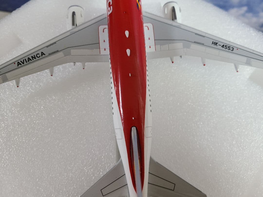 1/200 A319-112 アビアンカ航空 HK-4553 スタンド付属