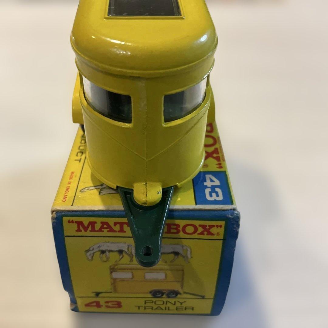 ミニカー　マッチボックス　43 ポニートレーラー