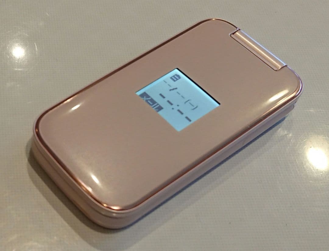 美品 kawaiiドコモ らくらくホン F-01G ピンク ガラケー 通信確認済