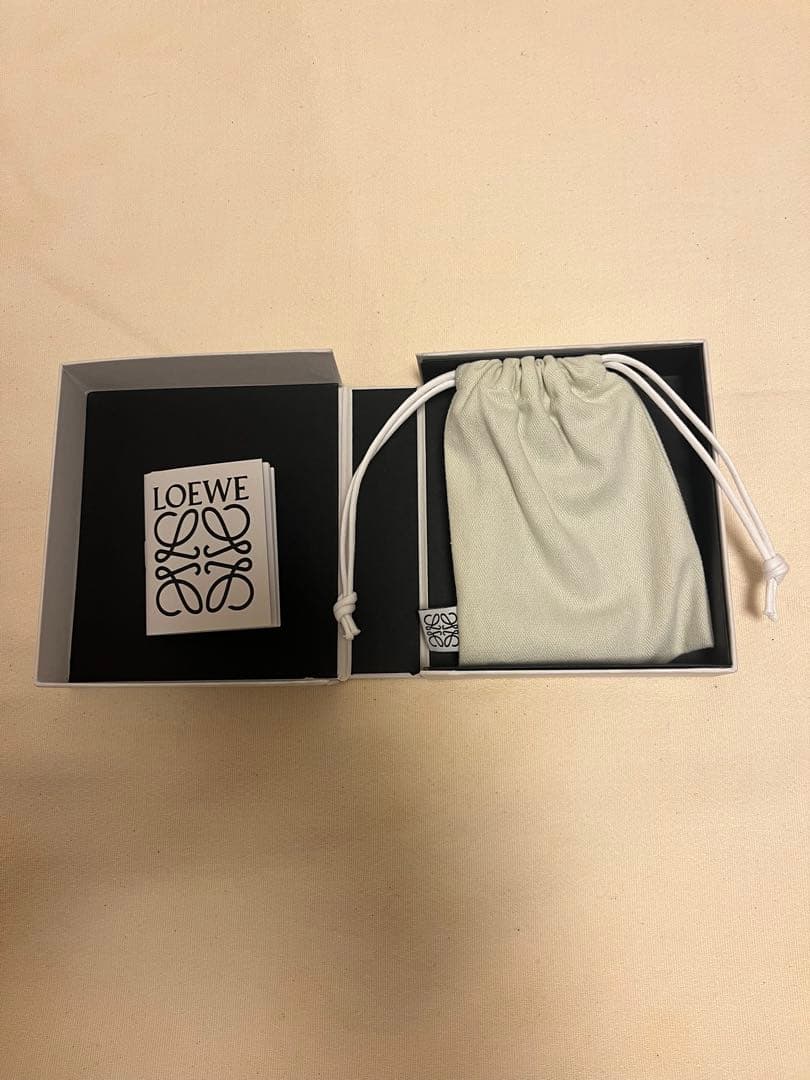 【新品】LOEWEノット カードホルダー（シャイニーナパカーフ）ブラック