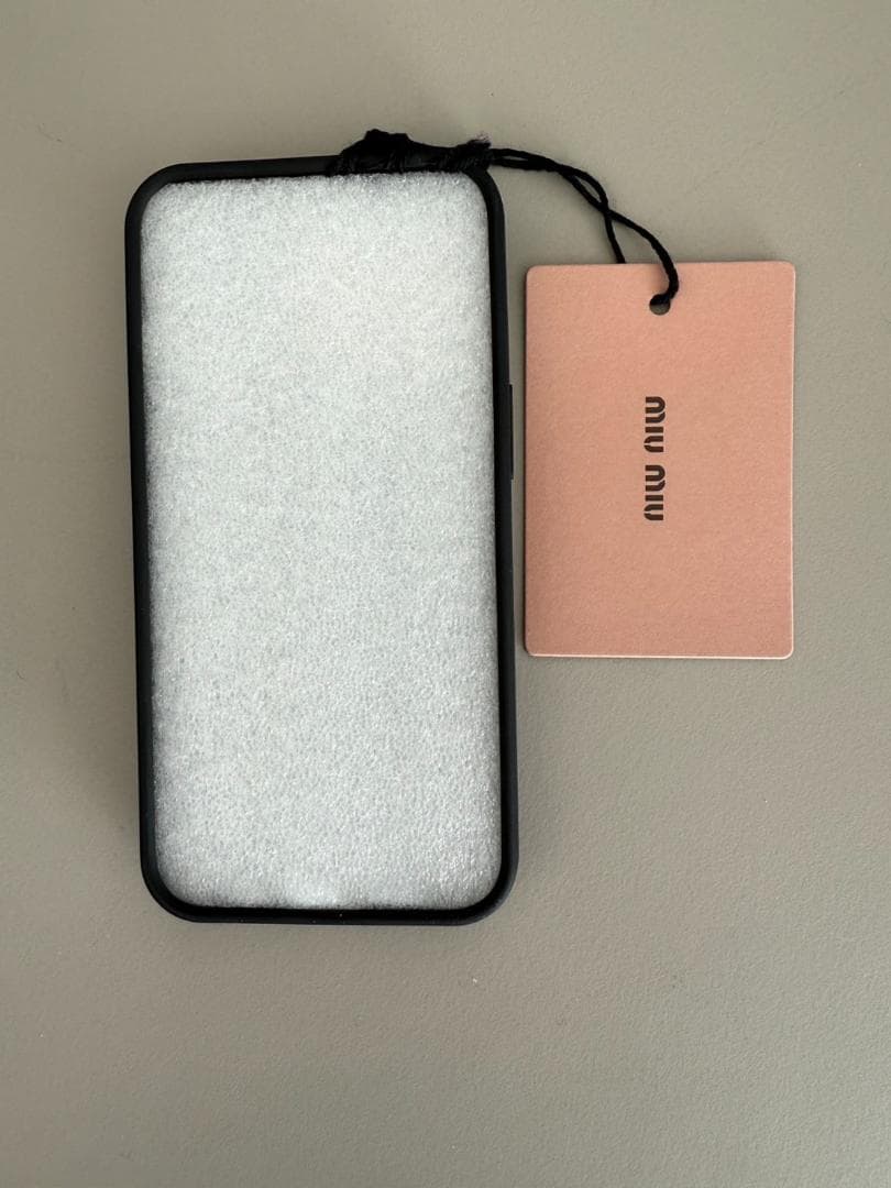 MIUMIU♡ソフトカーフロゴレザーiPhone13Pro用カバー♡ピンク - メルカリ