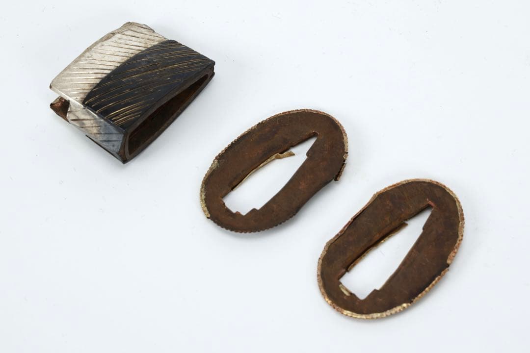 【時代物】日本刀 拵え一式 五種 鮫皮巻 黒呂塗 蜘蛛椿花図 刀装具 武士具