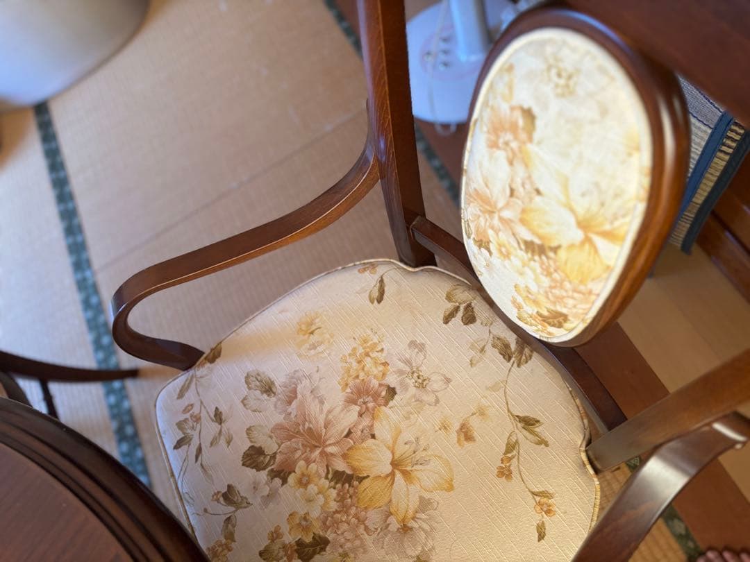 テーブルのみ‼️カリモク円形ダイニングテーブル　コロニアルウォールナット色