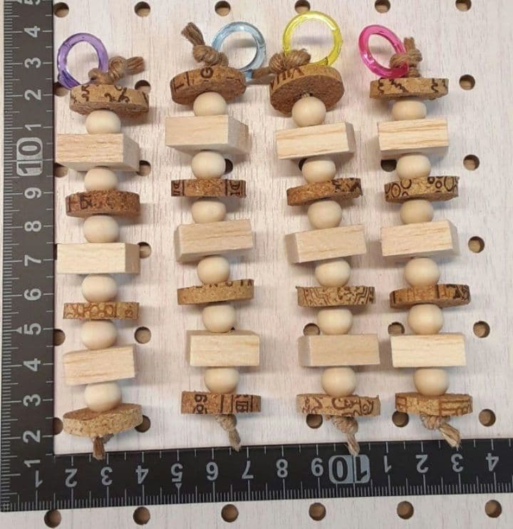 92〗インコおもちゃ4本 鳥おもちゃ バルサ バードトイ ガジガジ 破壊系