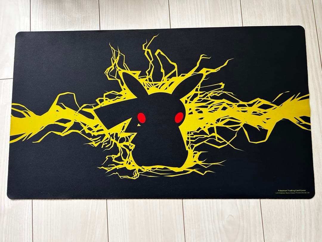 ポケモンカード】超貴重！海外ポケモンセンター限定 電撃ピカチュウ