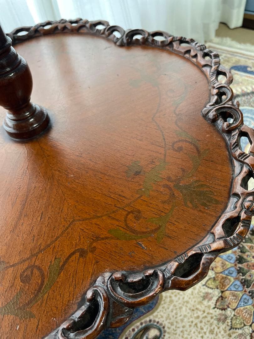 イギリスアンティーク2段テーブル マホガニー象嵌装飾透かし彫り