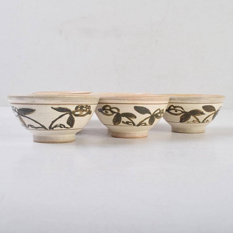 韓国人間国宝 李殷九 粉青刷毛目鐵彩茶碗 六客 共箱 V R9132 - メルカリ