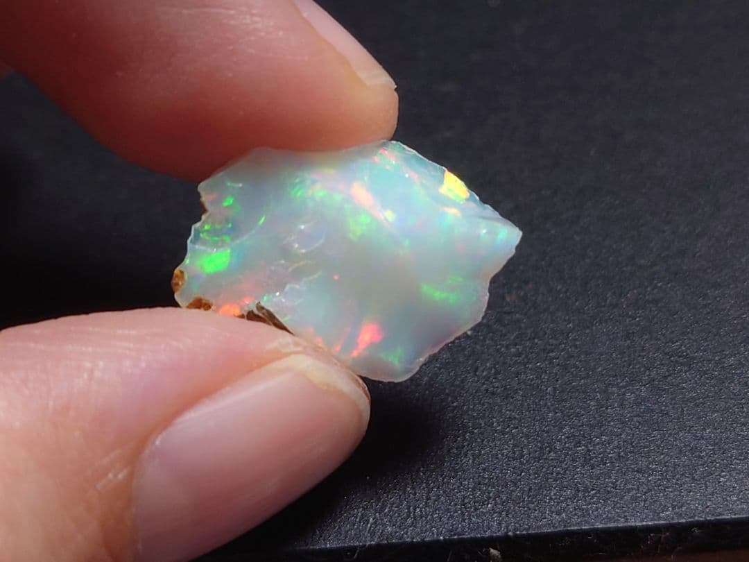 プレシャスオパール 原石 多色 ジュエリー グレード エチオピア 鉱物