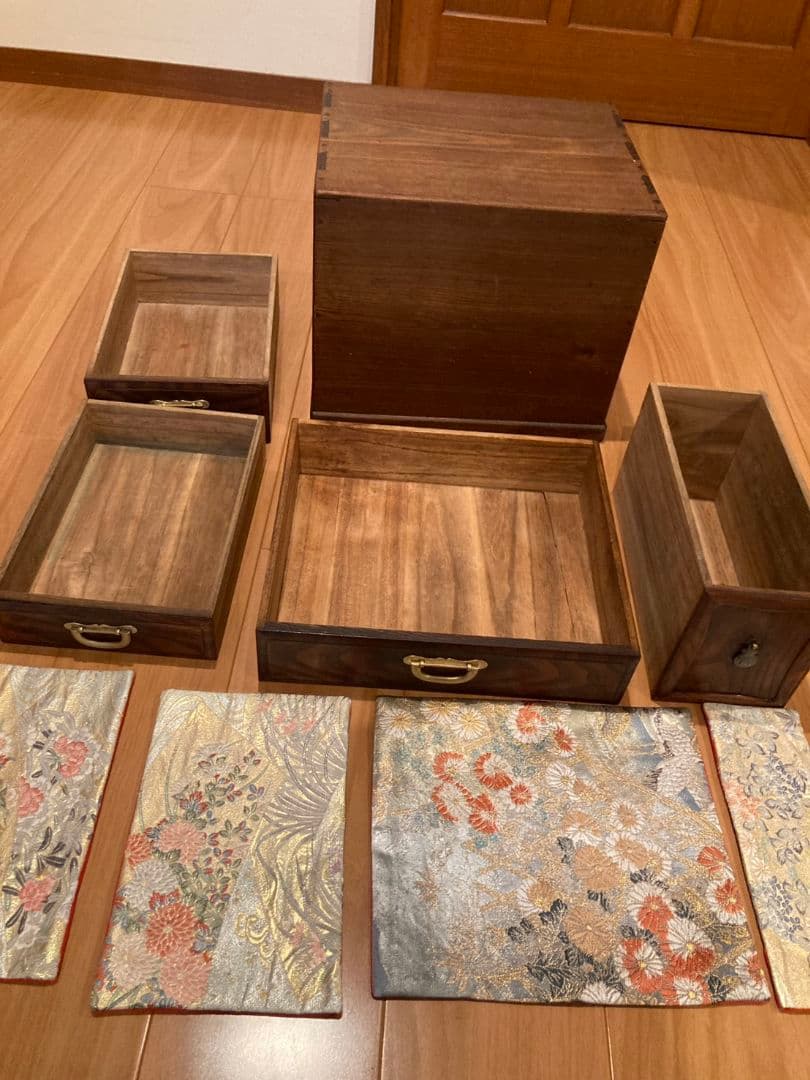 松平家 時代箪笥 （化粧箱）