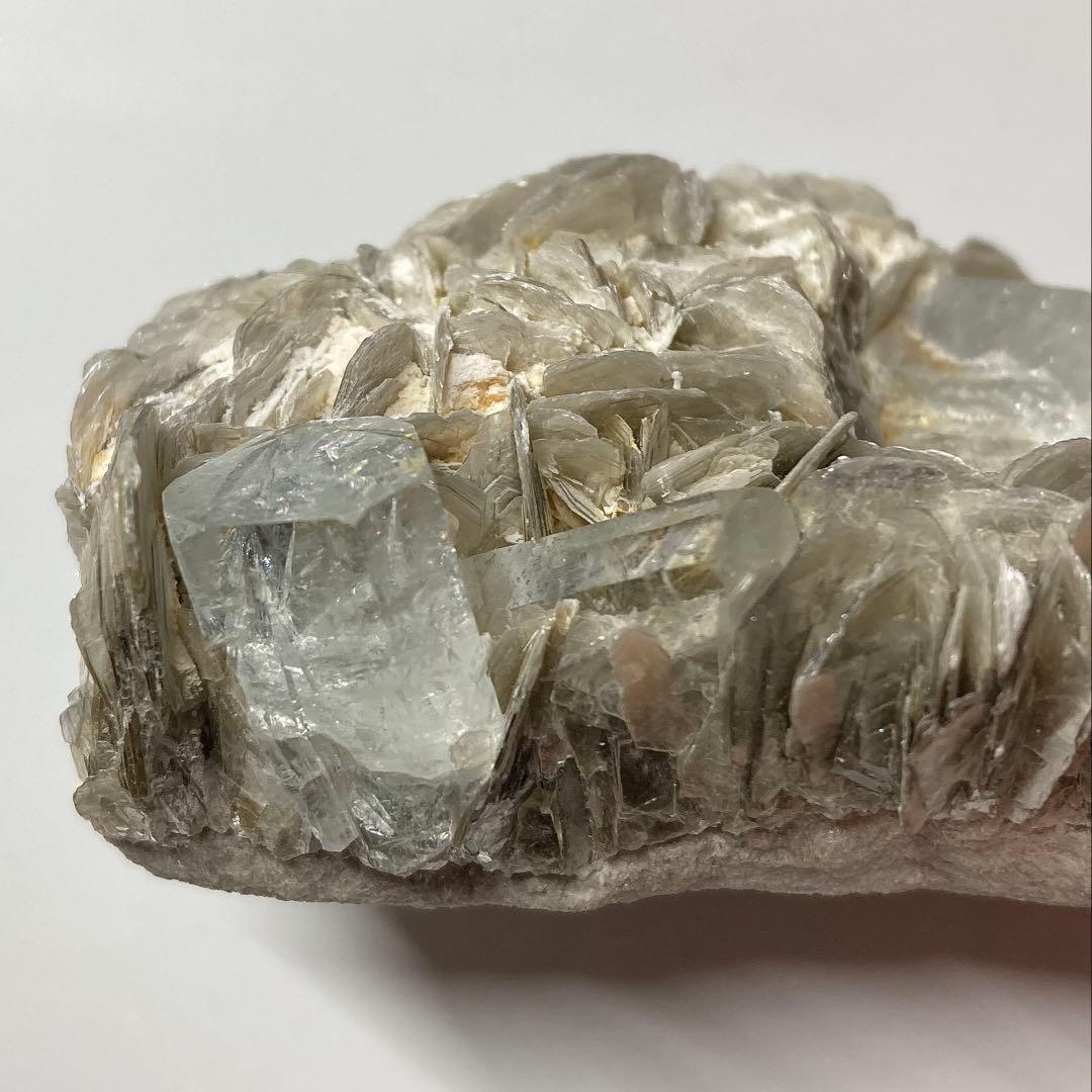 100g超 アクアマリン モスコバイト 共生鉱 クラスター スカルドゥ