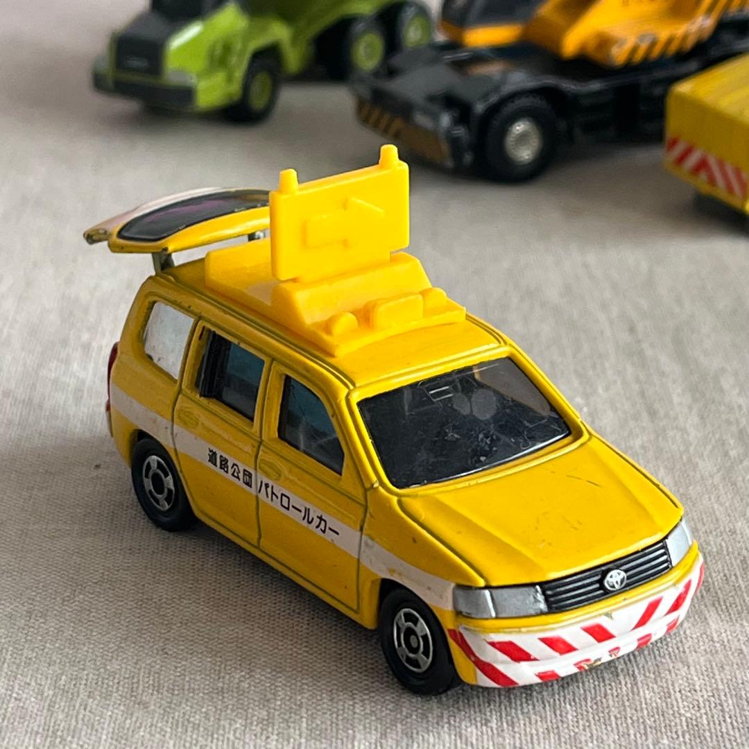 トミカ　働く車　6台セット　工事現場　道路整備　建設車両