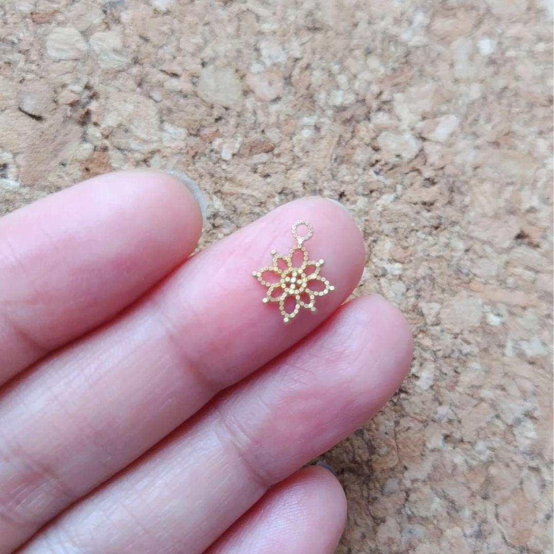 ku6 18K チャーム 雪の結晶　バチカン　丸カン