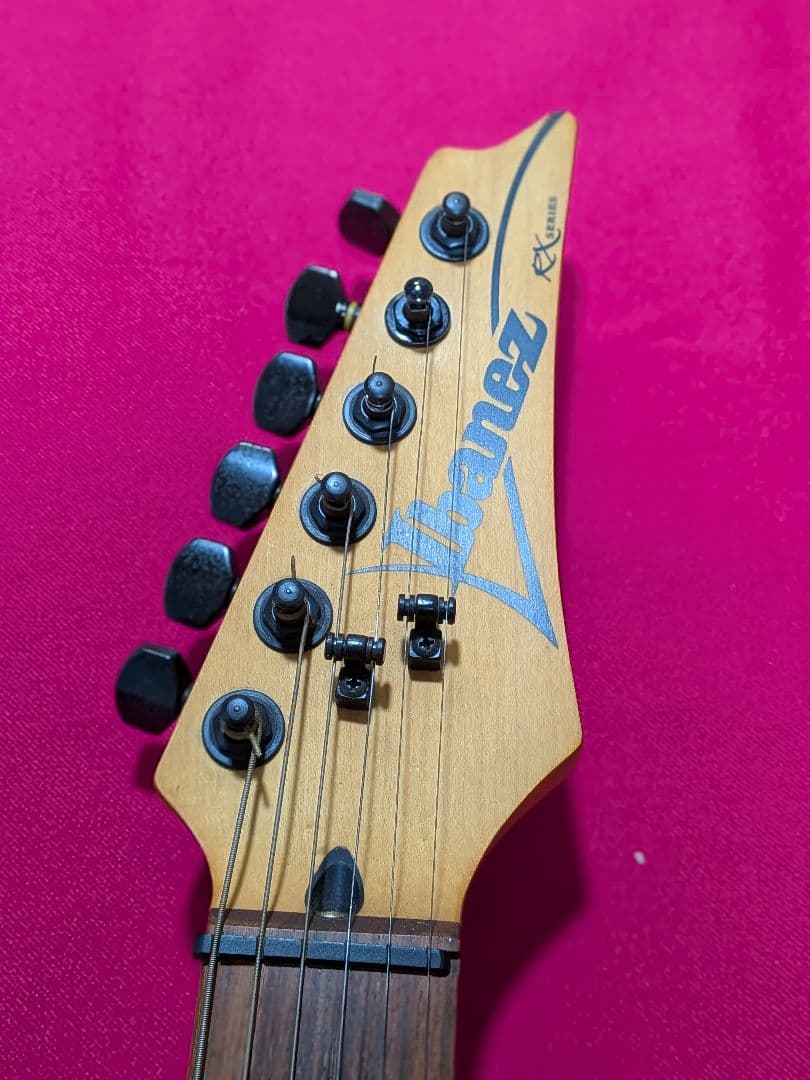 Ibanez ブラックエレキギター縄あり ギターケース付き - メルカリ