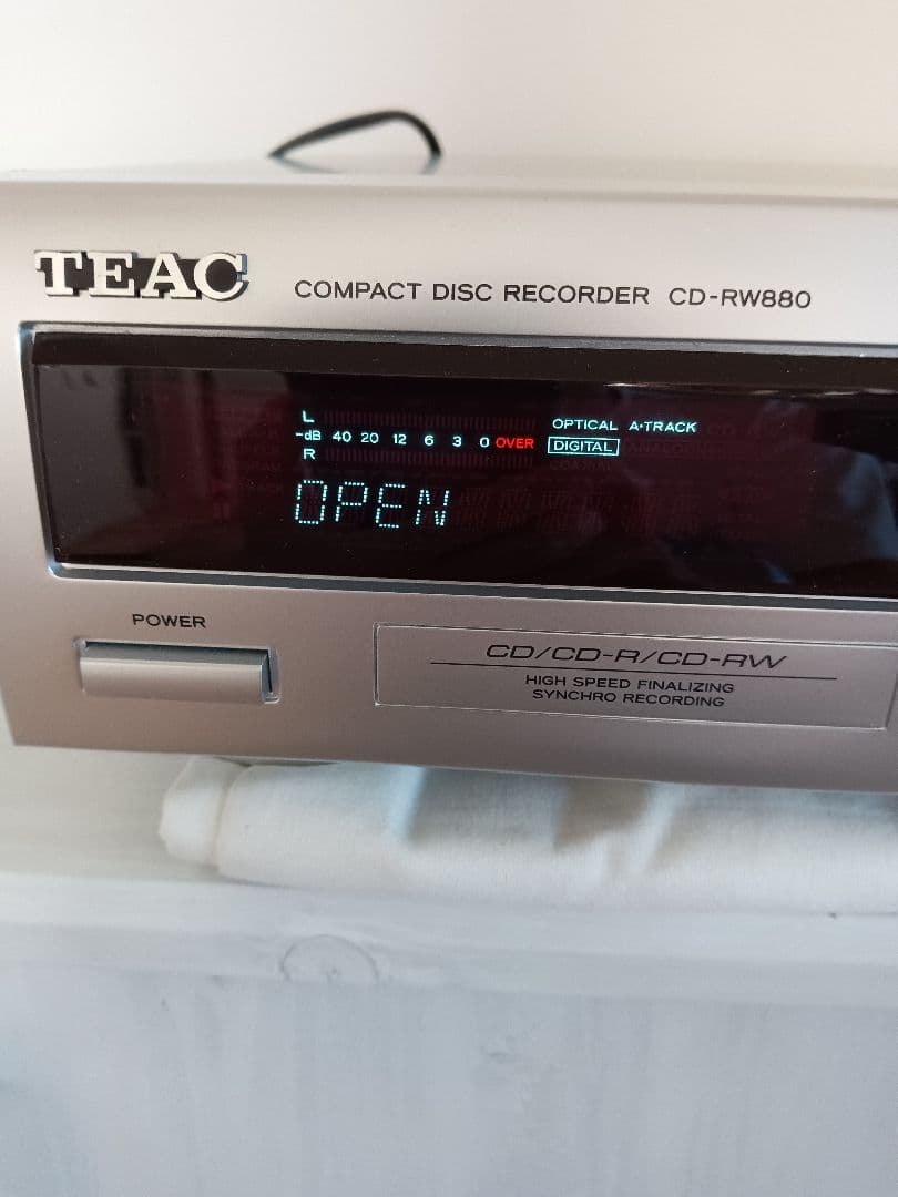 《動作品・美品》CDレコーダー　TEAC　CD-RW880