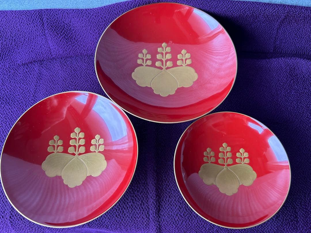 五.七桐紋蒔絵杯　朱盃漆器金蒔絵　宮内省御用品金銀木盃賞牌