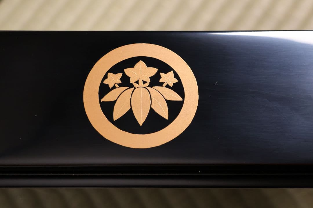 輪島塗 蒔絵家紋付 五段重 丸に笹竜胆 内朱塗 艶消 木製 重箱【MA744】