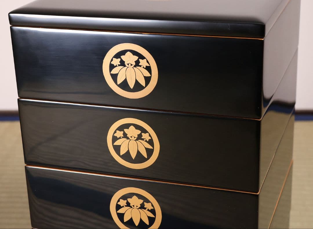 輪島塗 蒔絵家紋付 五段重 丸に笹竜胆 内朱塗 艶消 木製 重箱【MA744】