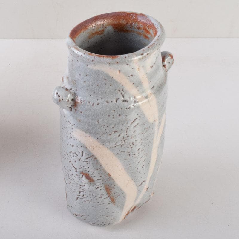 安藤日出武作　鼠志野　双耳花生　花瓶　共箱　V　8585