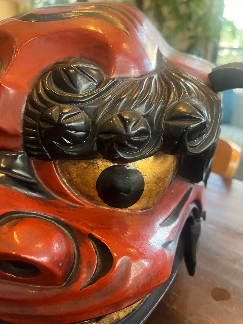 飛騨高山 木彫り 獅子舞 獅子頭 伝統的な獅子の面 赤黒金色装飾