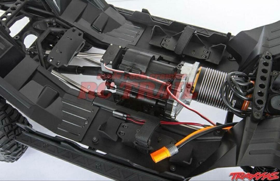 トラクサス　ラジコン