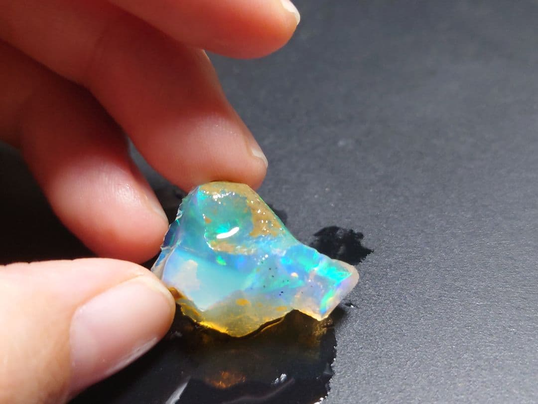 エチオピア ウェロ産 オパール 鉱物標本 原石 透明 緑 青 チョーク