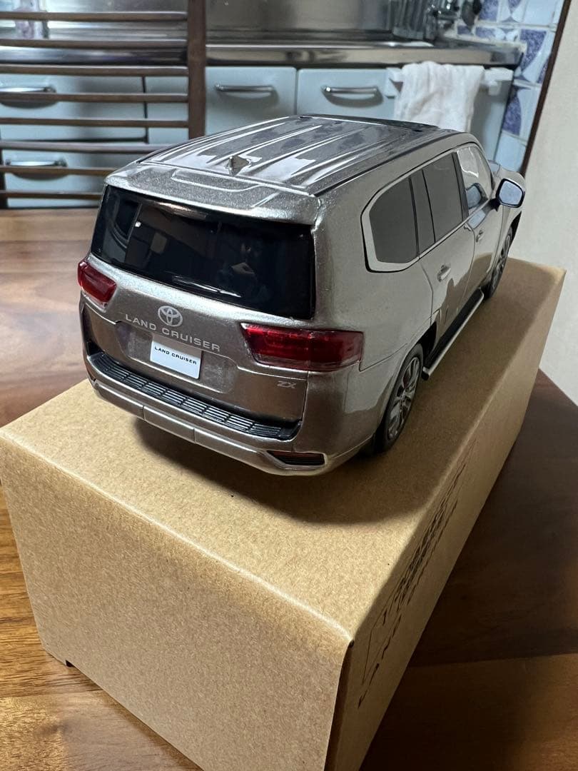 【非売品】トヨタ ランドクルーザー 1/30スケール シルバー