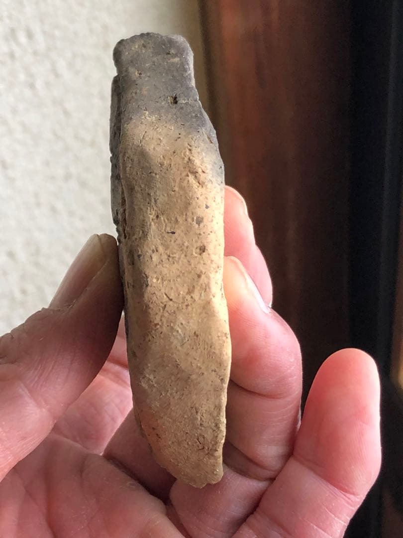 縄文時代の板状土偶のかけら ふるさとの宝物｜青森県立郷土館