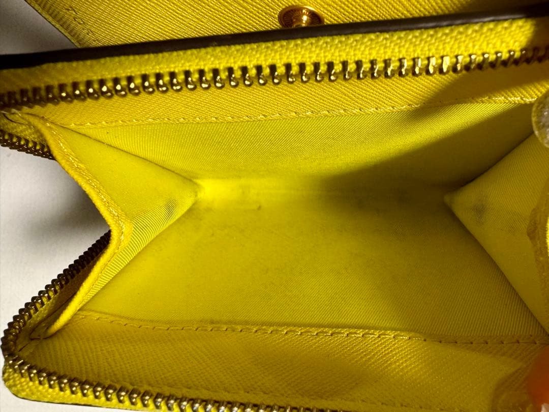 トリーバーチ イエロー 二つ折り財布 - メルカリ