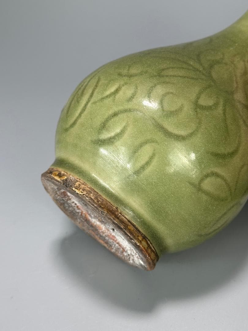 中国美術　明朝　明時代　龍泉窯　花卉文瓶　花瓶花器　花入　唐木台　時代共箱　唐物