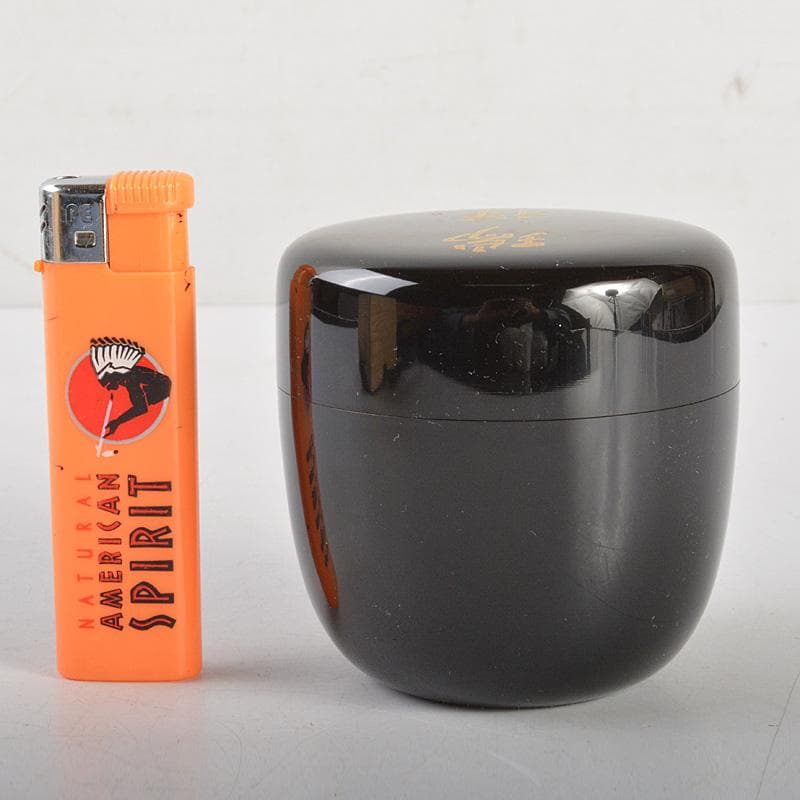 茶道具　岡本漆専堂造　黒漆　瑞祥蒔絵　棗　八幡宗豊花押　共箱　V　6379