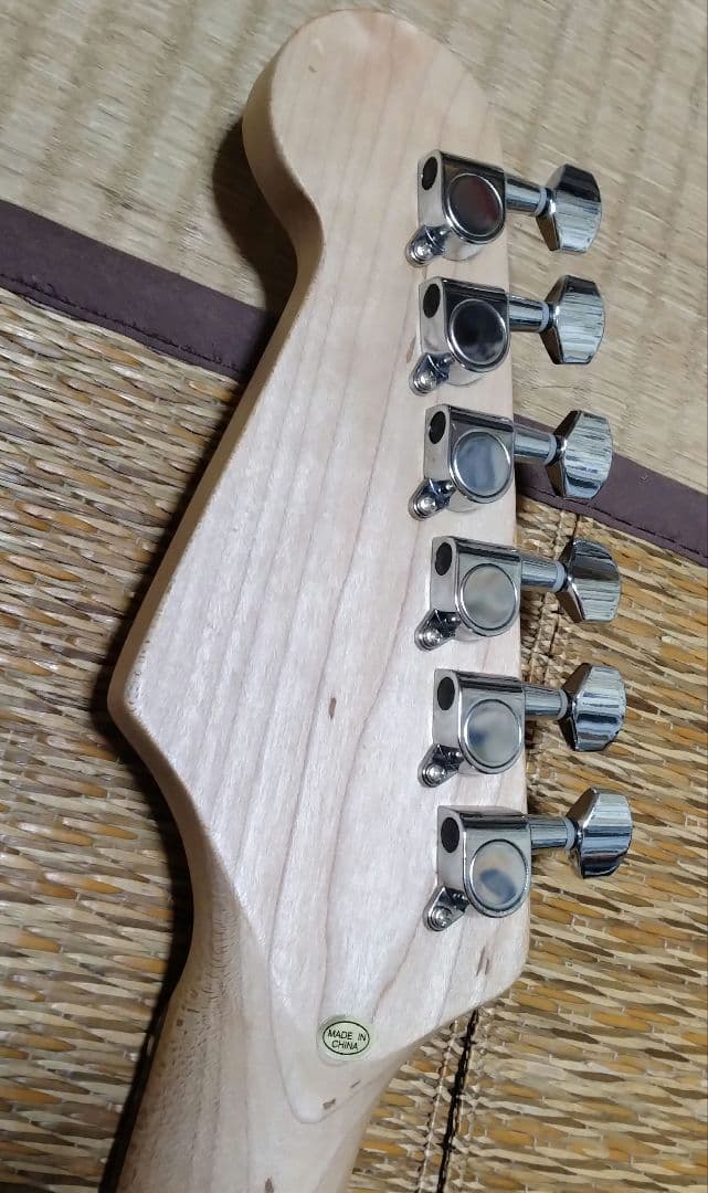 美品　SELDER エレキギター ピンク　 ストラト　ソフトケ−ス付き