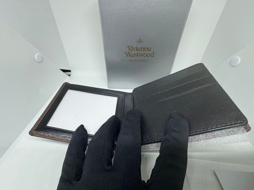 【新品未使用】Vivienne Westwood ブラウン 二つ折り財布