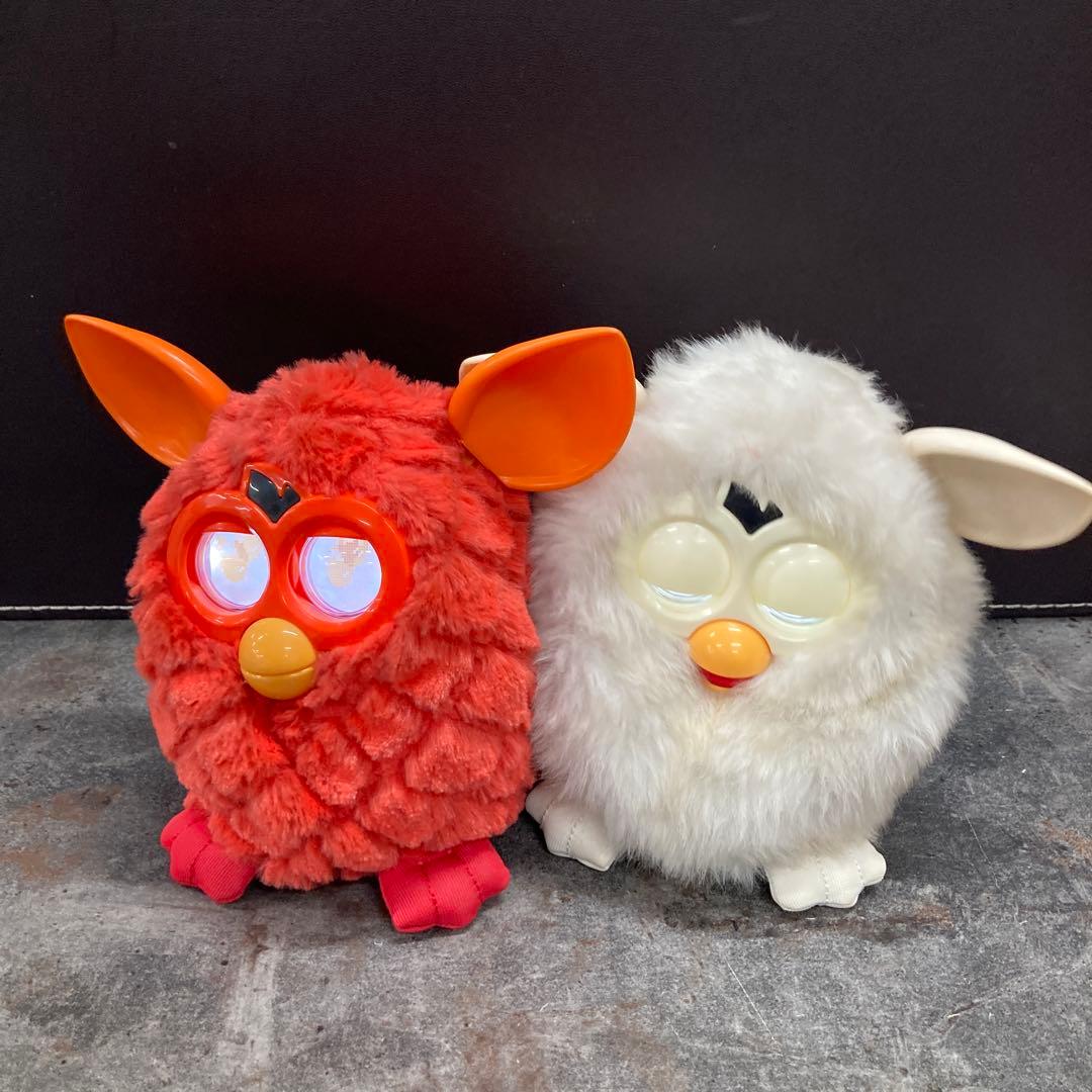 ファービー　マシュマロホワイト　アップルレッド