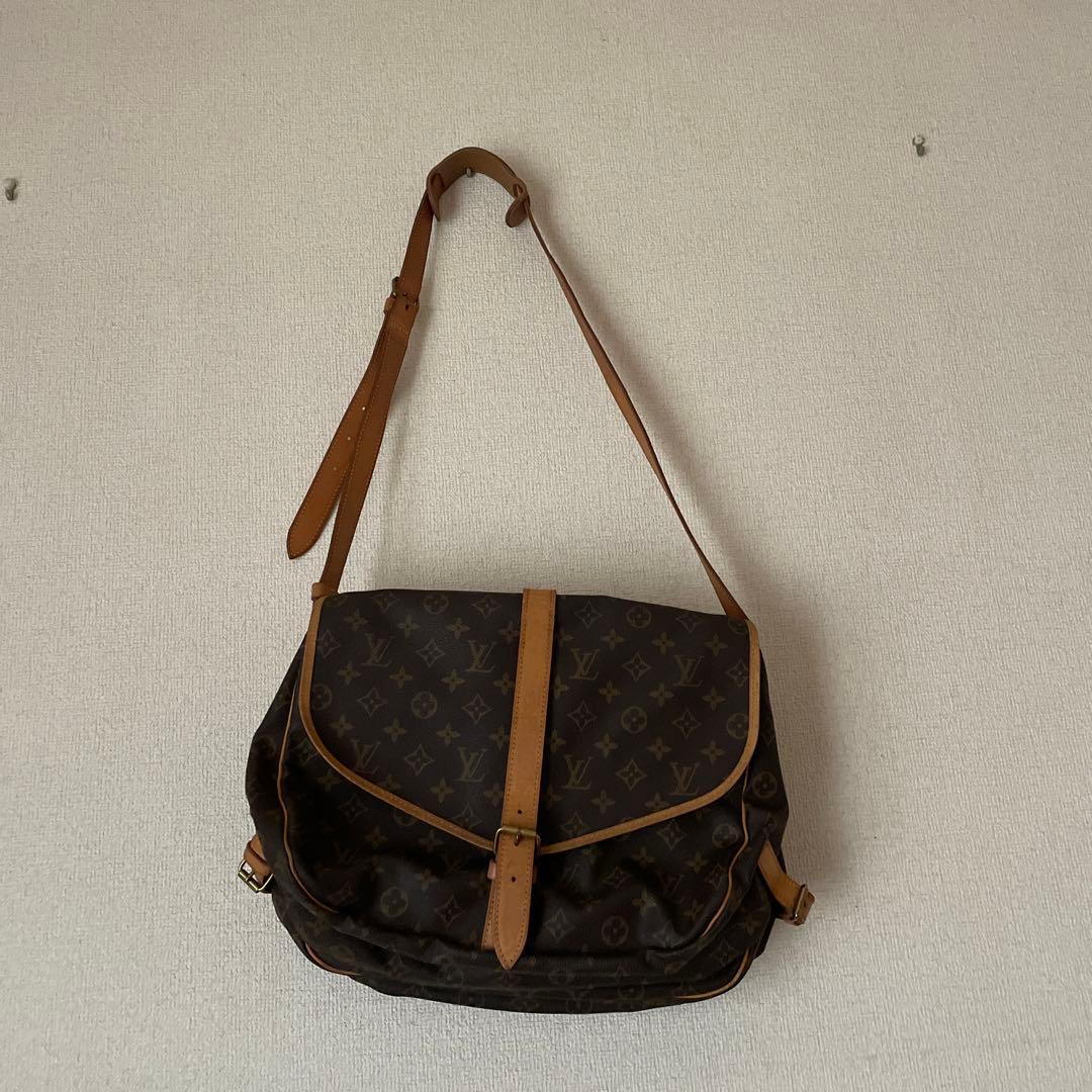 オールドチベット 革製ポーチ財布 古い天然珊瑚象嵌 銀製浮彫り唐草紋