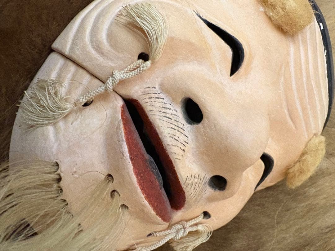 伝統的な能面 木製 毛の装飾付き Japanビンテージ骨董
