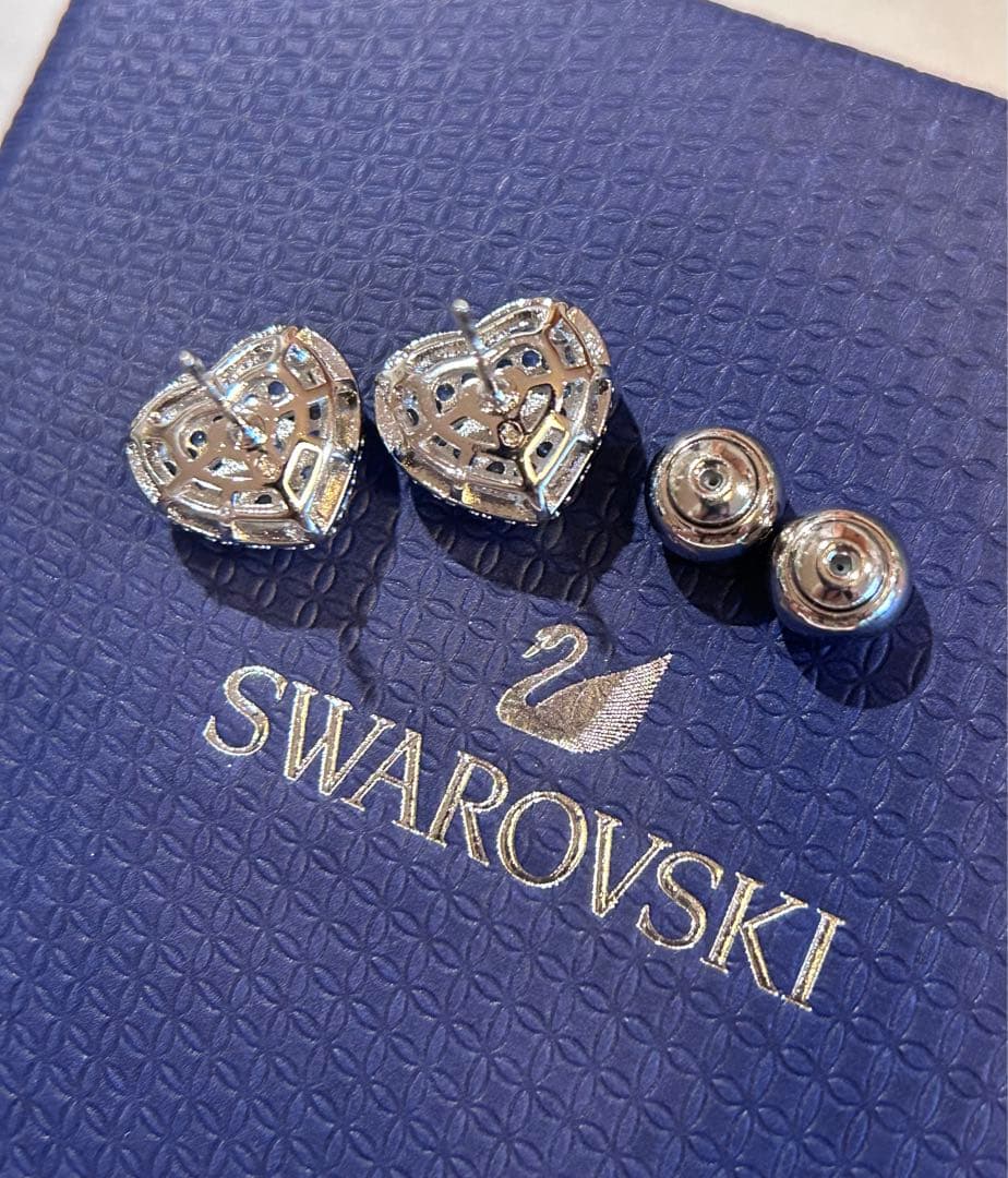 未使用◇スワロフスキーIdyllia スタッドピアス ハート ブルー - メルカリ