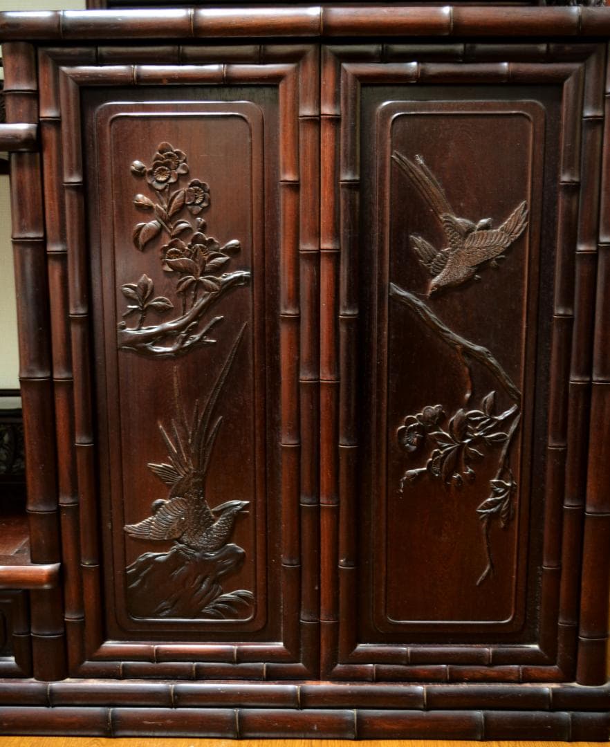 アンティーク 唐木 紫檀 無垢 花鳥 細密彫刻 開戸 引出 飾棚 150㎝ 2026年