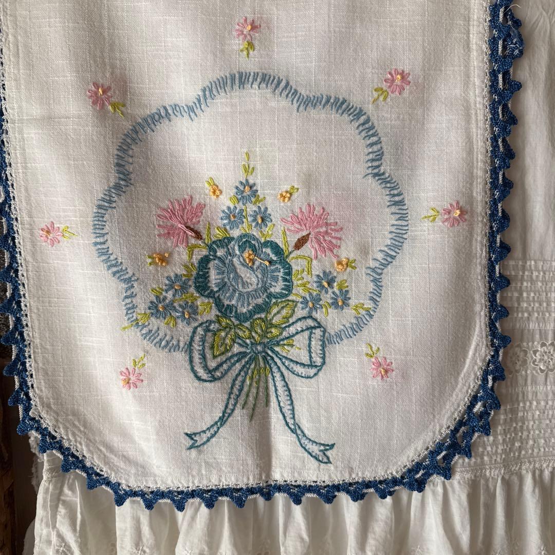 フランスアンティークブルーのレースに花柄刺繍のクロスஐ⋆*