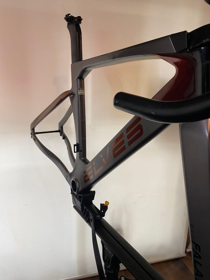 ELVES カーボンロードバイクフレーム ブラック「りる」