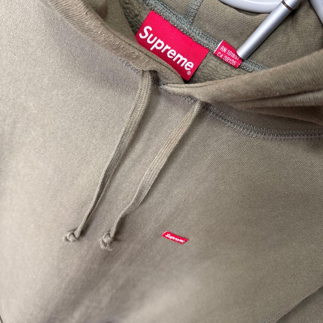 ぽてる31日まで値下げ　シュプリームパーカー