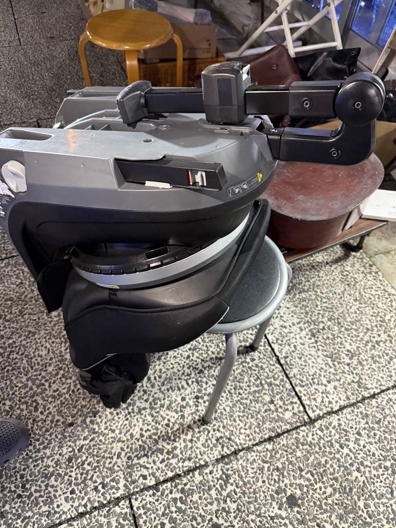 【足立区手渡しまたは、佐川急便】チャイルドシート　コンビ　アイソフィックス