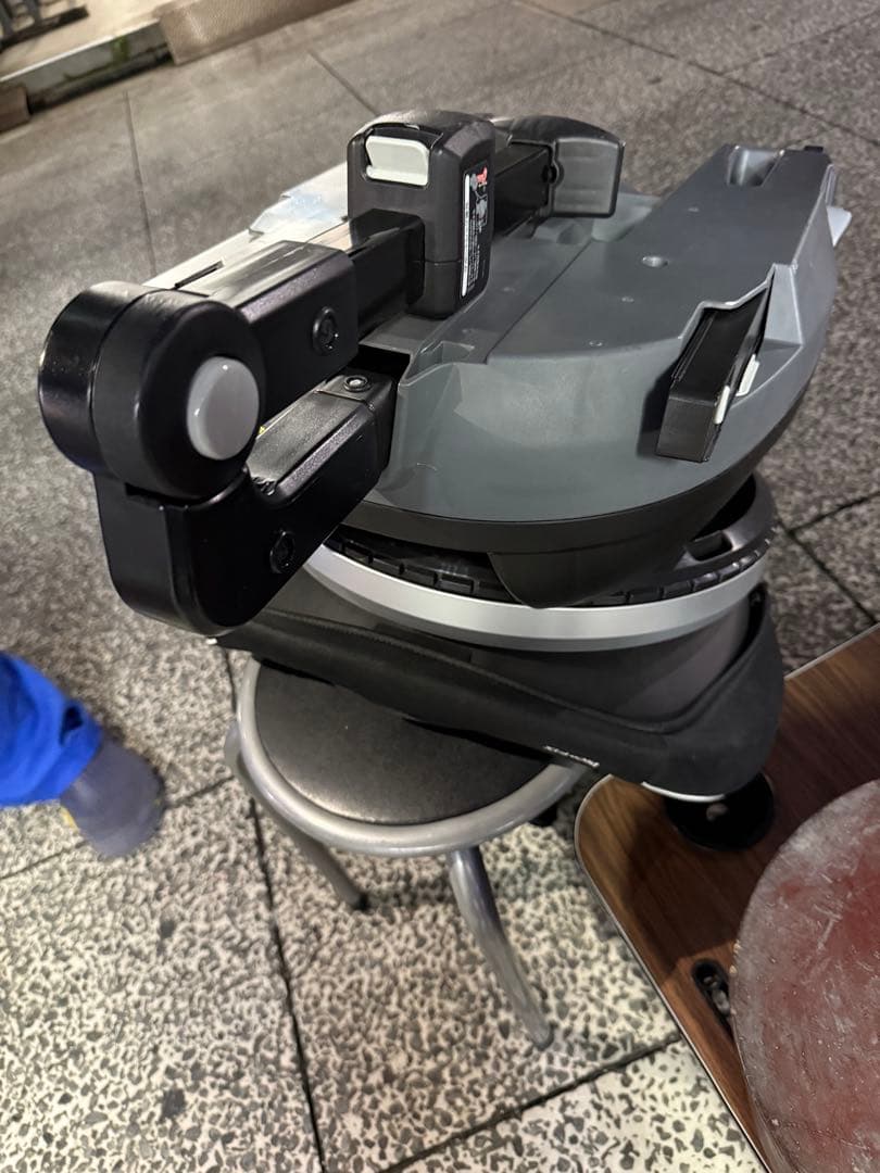 【足立区手渡しまたは、佐川急便】チャイルドシート　コンビ　アイソフィックス