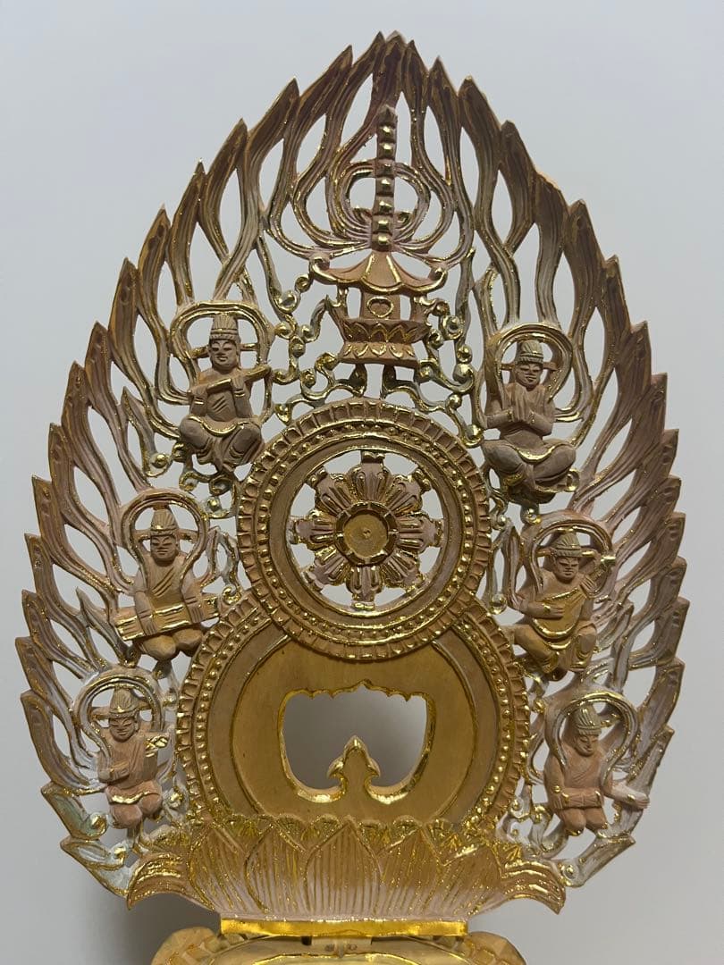 柘植仏像木彫座釈迦六角台座飛天光背切金淡彩アクリルケース付14