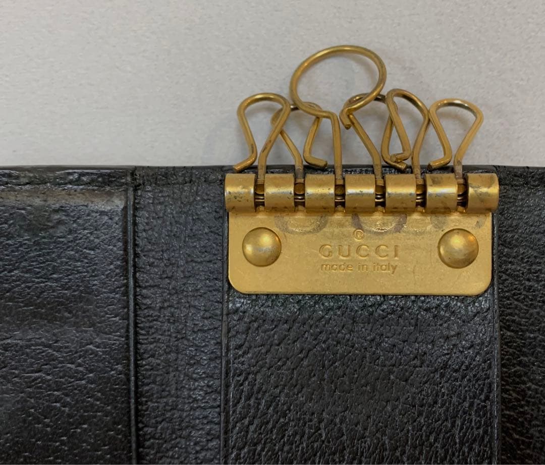 GUCCI 】 ブラックレザー 蜂ロゴ キーケース - メルカリ